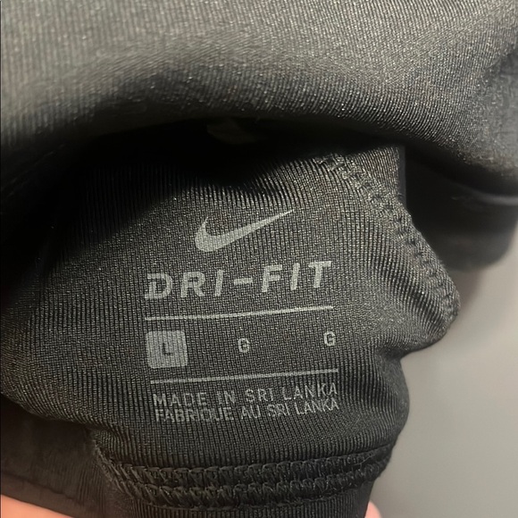 Nike Black and White Sports Bra Y-Back Design size Large - Picture 2 of 5